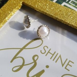 🆕️ 3/$18 Elegant Silver & Pearls Fashion Earrings